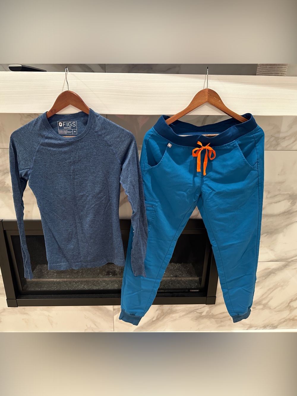 Figs Heather Navy Long-Sleeve XS Top with Small Teal Scrub Joggers